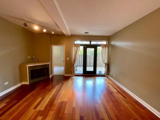 Foto del edificio - 2 bedroom in CHICAGO IL 60647