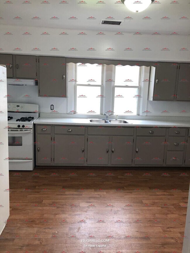 Foto del edificio - 2426 Schrage Ave