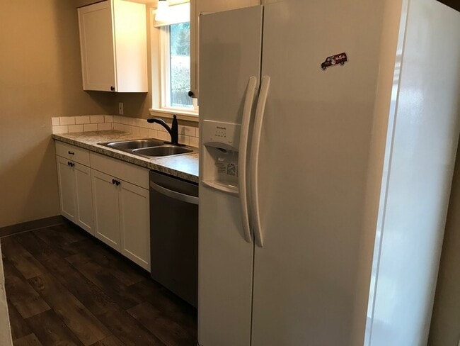 Building Photo - THREE BEDROOM PLUS OFFICE/BEDROOM IN WEST ...