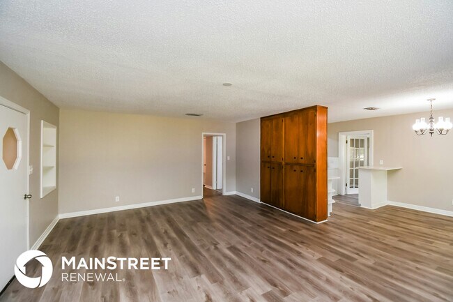 Building Photo - 4585 Palmer Ave