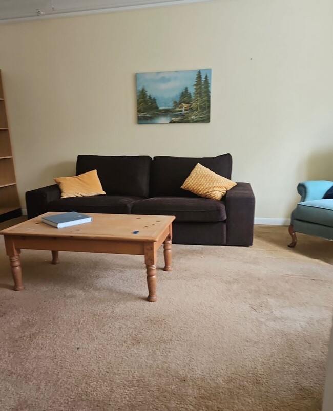 Library - Laurelwood Short-Stays