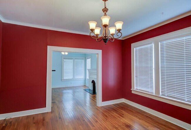 Foto del edificio - 818 Elmwood St
