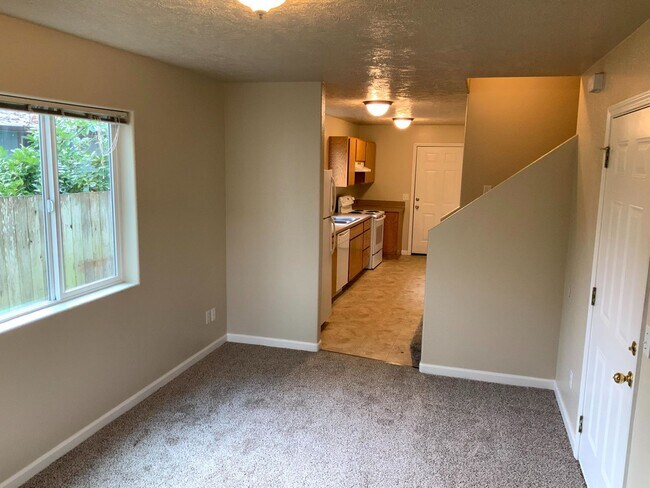 Foto del edificio - 4 Bedroom 2 Bathroom Home Near Thurston