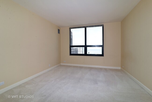 Building Photo - 401 E Ontario St