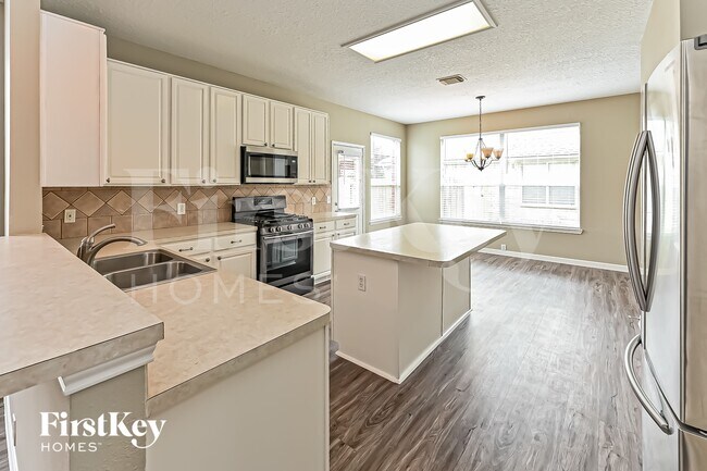 Foto del edificio - 18810 Summer Anne Dr