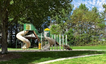 Building Photo - Lakes at Lincoln