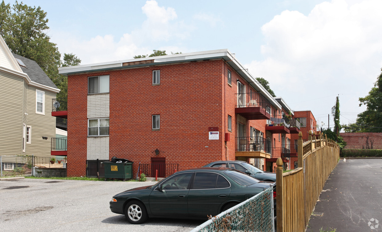 Primary Photo - Waverly Gardens Apartments