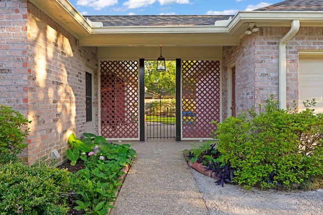 Relaxing Entryway - 1632 Heatherview Ct