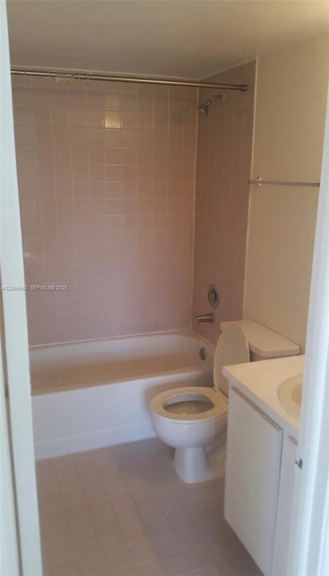 Foto del edificio - 8260 SW 210th St