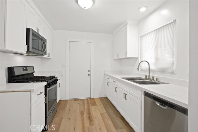 Primary Photo - 230 S Oak St
