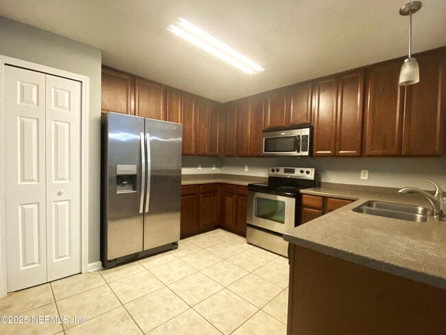 Building Photo - 13827 Herons Landing Way