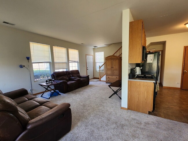Building Photo - 635 Springbrook Trail N