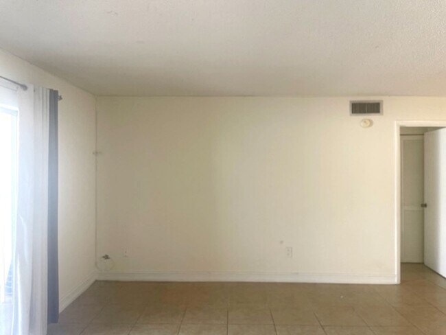 Photo - Spacious 3BR/2BA Condo Near Siesta Key Beach – Amenities Included!