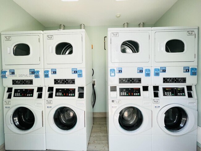 Foto del edificio - 1100 10th St