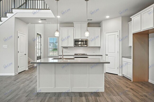 Building Photo - 700 Parkside Dr