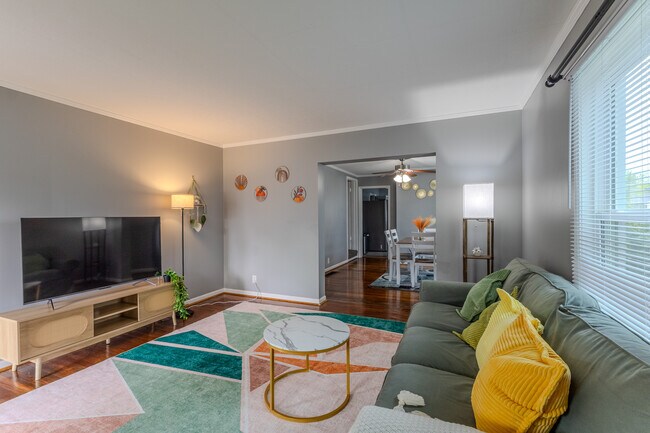 Foto del edificio - 5596 Oak St
