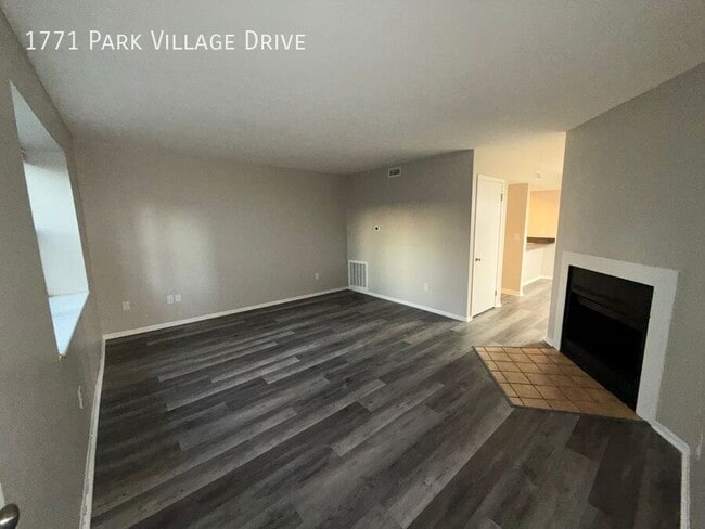 Building Photo - 1771 Park Village Dr