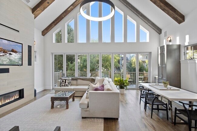 Foto del edificio - 719 E 2nd St