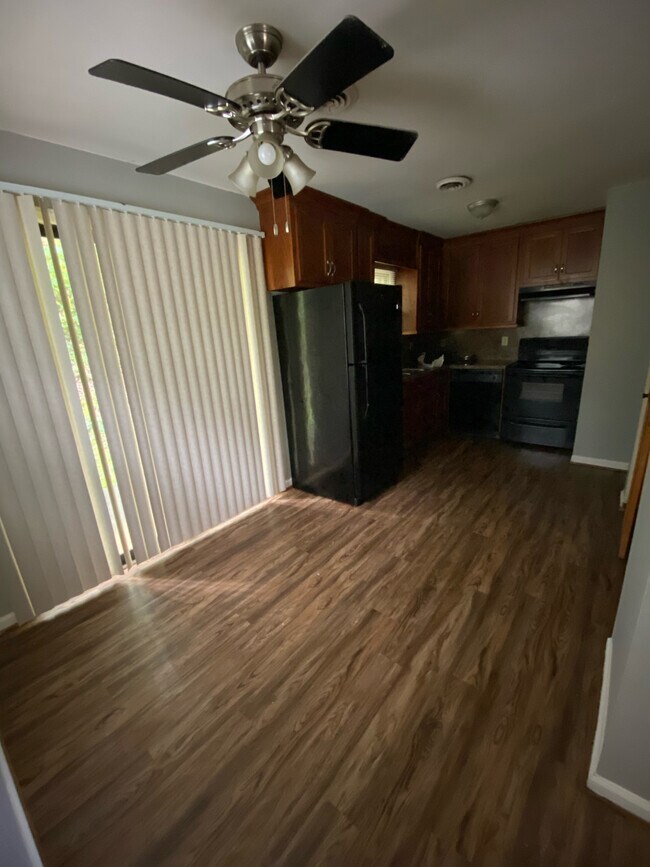 Foto del edificio - 930 Banks Rd