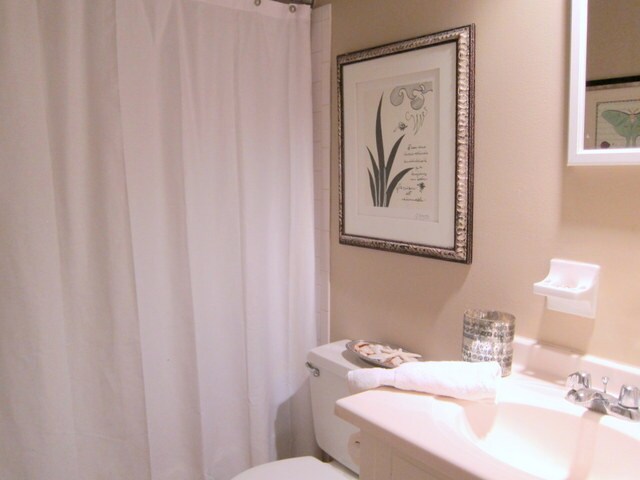Bathroom - 5717 Outlook St