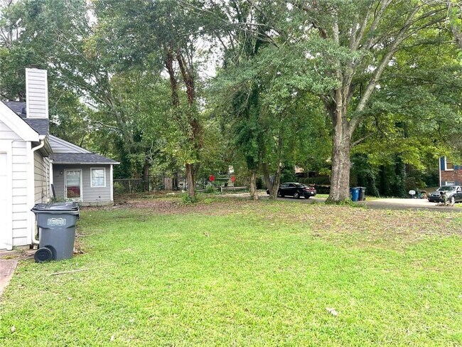 Foto del edificio - 8114 Woodlake Dr