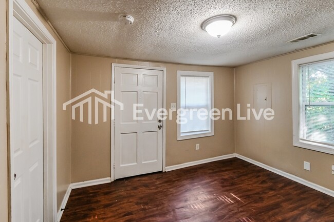 Building Photo - 375 George Rd