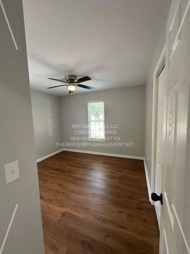 Building Photo - 3 bedroom 2 bath home w/ LARGE backyard!!!