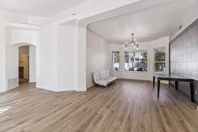 Foto del edificio - 2732 E Hillery Dr