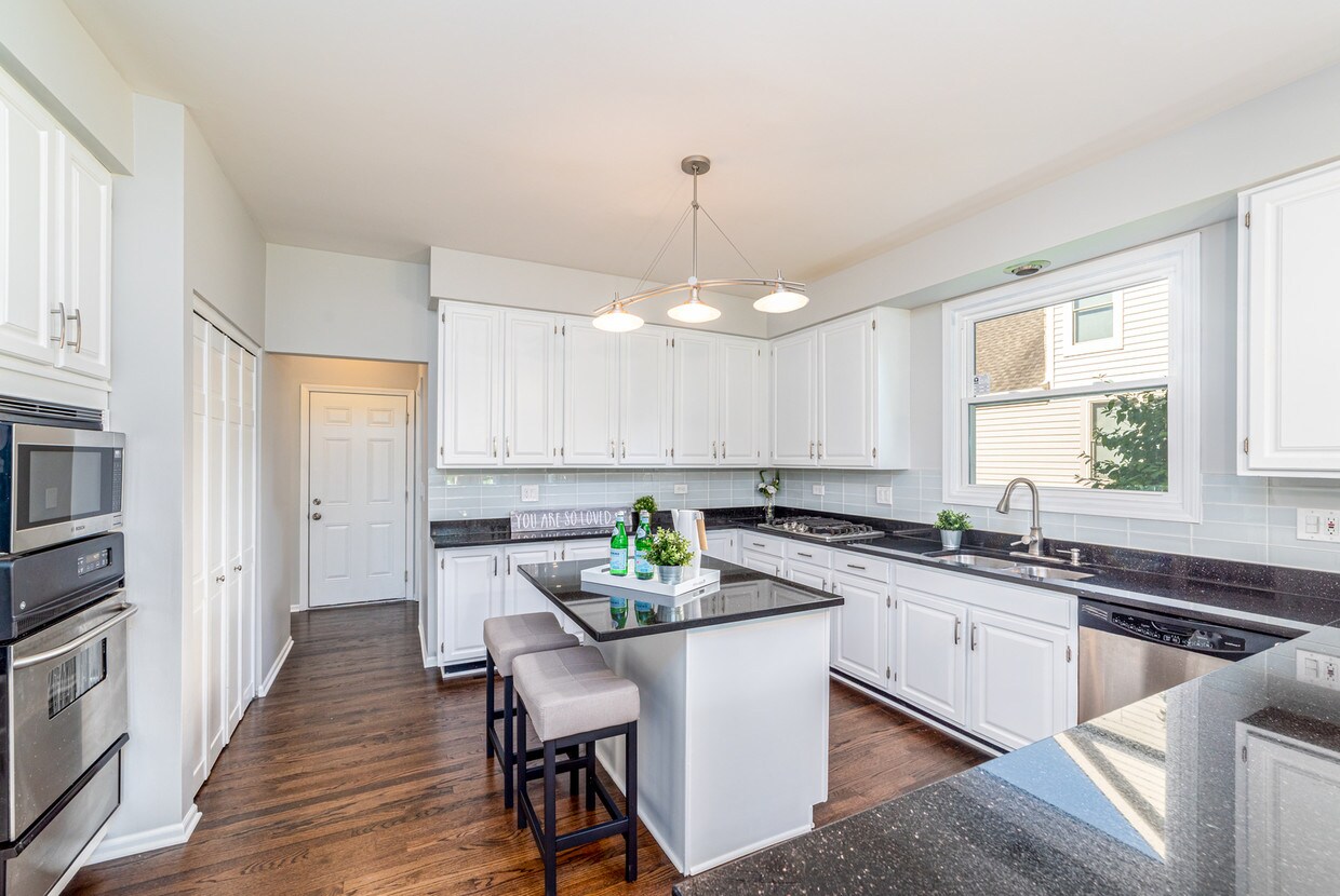 Primary Photo - 302 Needham Dr