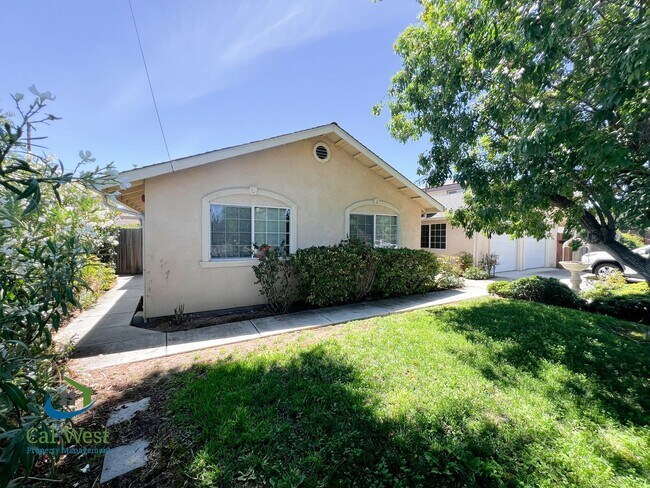 Foto del edificio - $5800 - Spacious 5 Beds 4 baths with large...