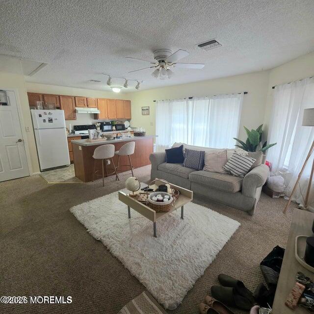 Foto del edificio - 290 N Main St
