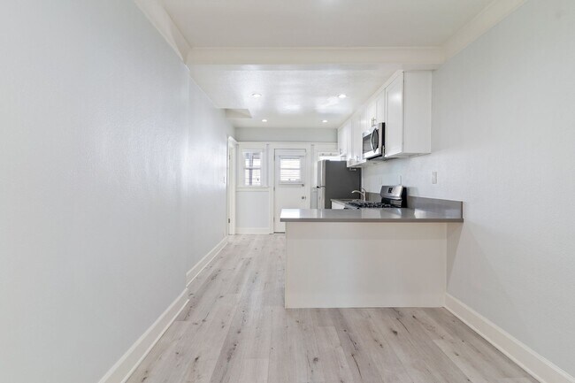 Foto del edificio - 1819 E 7th St