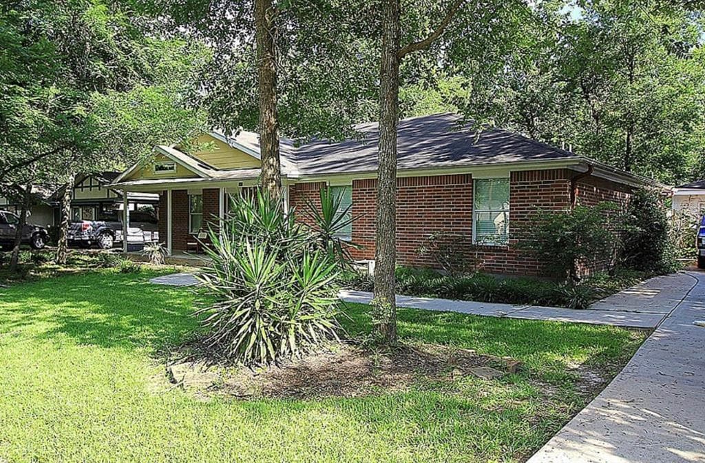 327 Chateau Woods Pkwy Dr, Conroe, TX 77385 House Rental in Conroe
