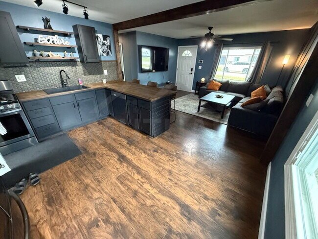 Foto del edificio - 6412 Marcy St