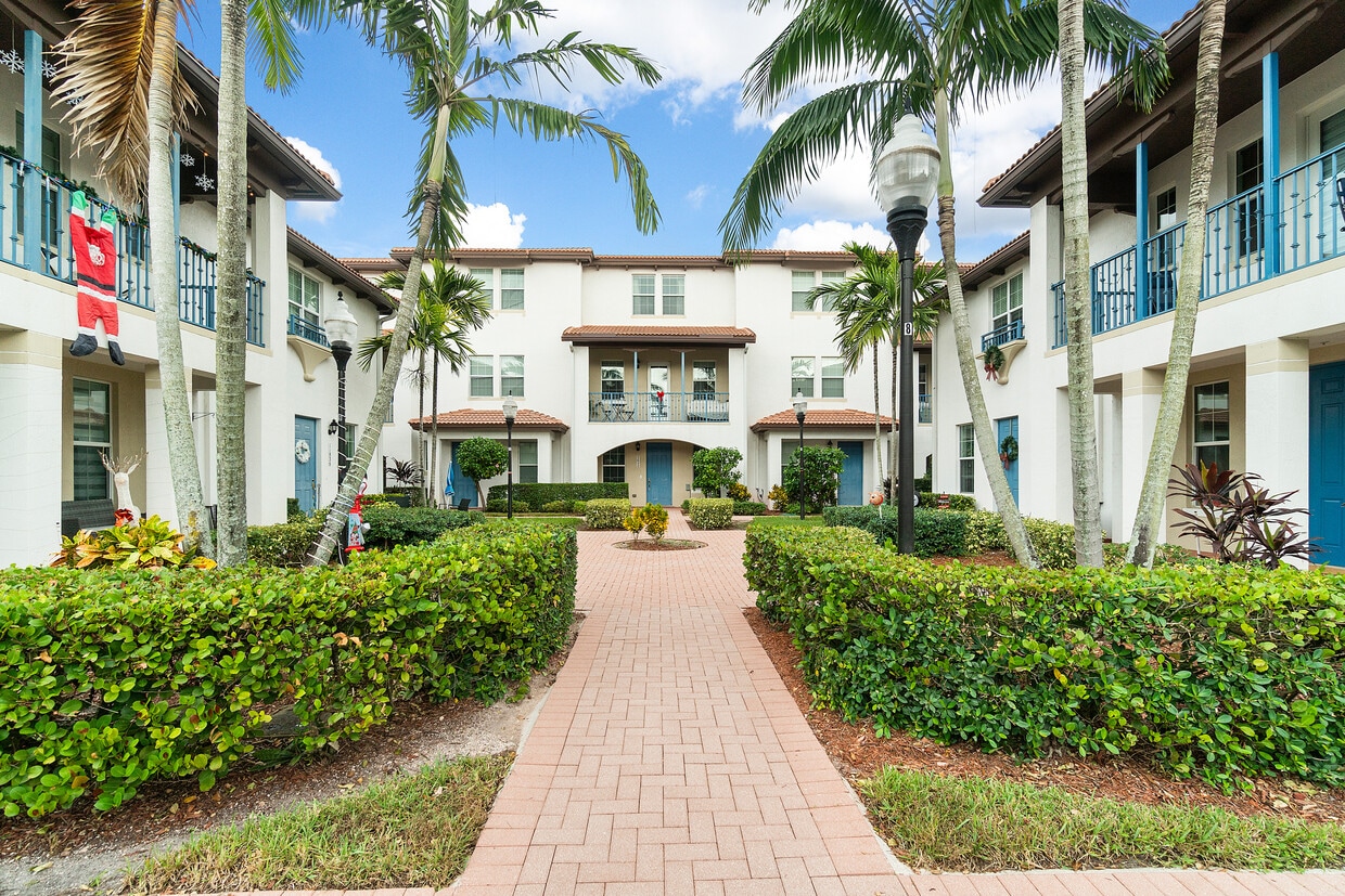 2648 SW 118th Way, Miramar, FL 33025 Townhome Rentals in Miramar FL