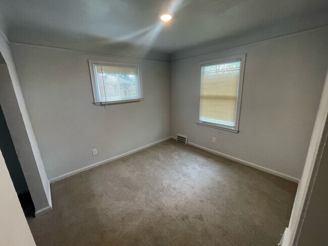 Foto del edificio - 12651 Kelly Rd