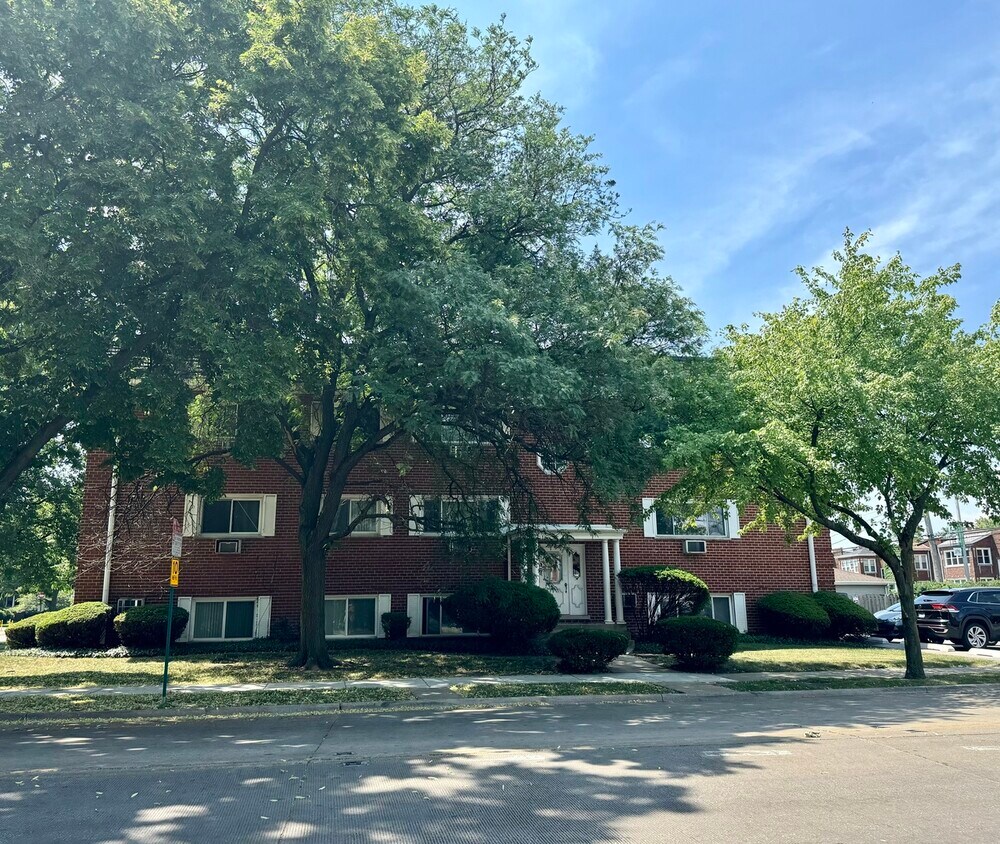 Primary Photo - 727 S Maple Ave