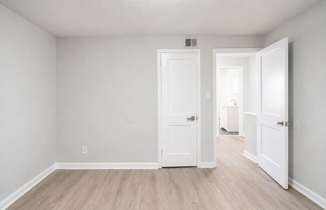 Building Photo - 124 Yorke St