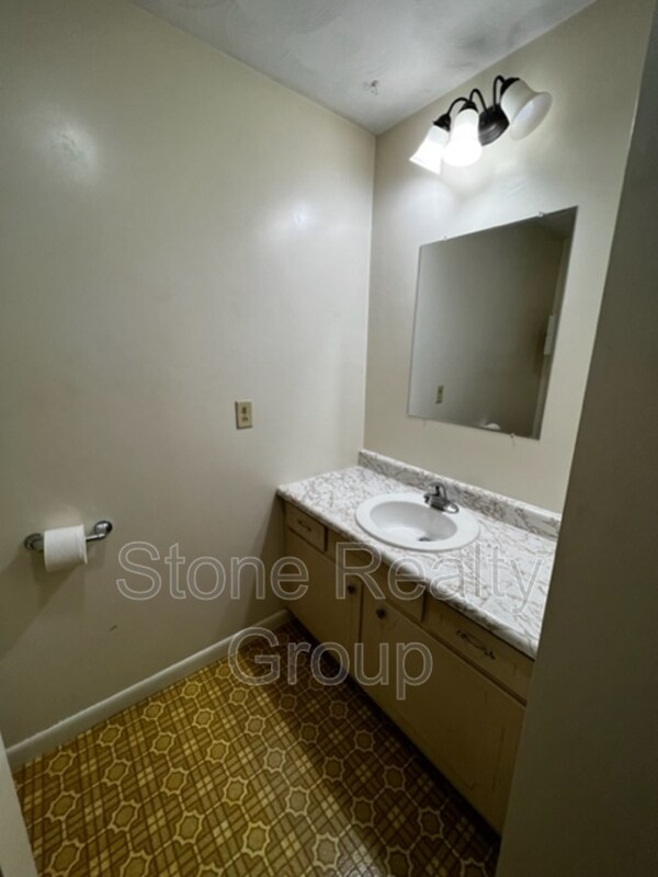 Building Photo - 2526 E Dexter Ave