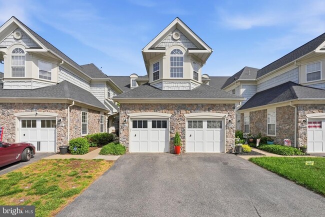 Building Photo - 13940 Greendale Dr