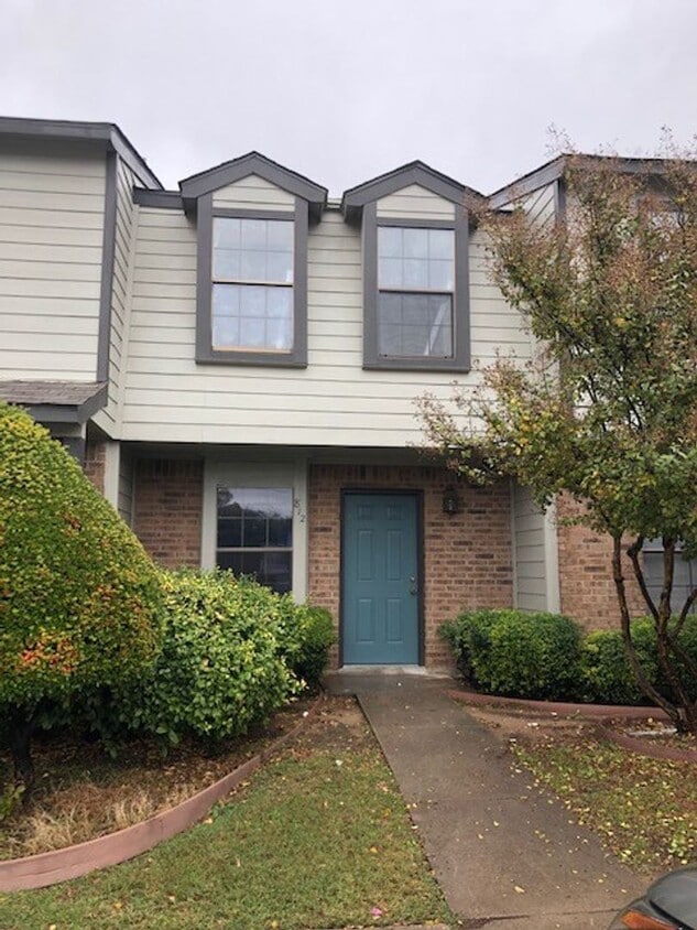 2 BEDROOM CONDO BY UNT - 2 BEDROOM CONDO BY UNT