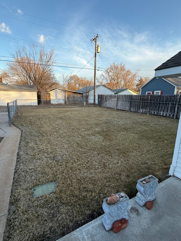 Building Photo - 710 W 8th St