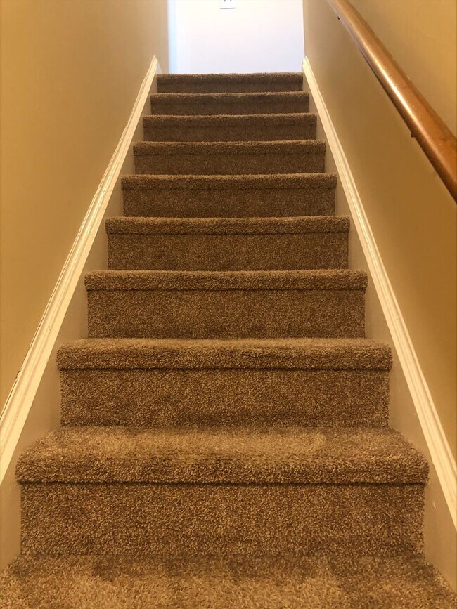 Foto del edificio - 811-4 N VAN BUREN St. Apt 4