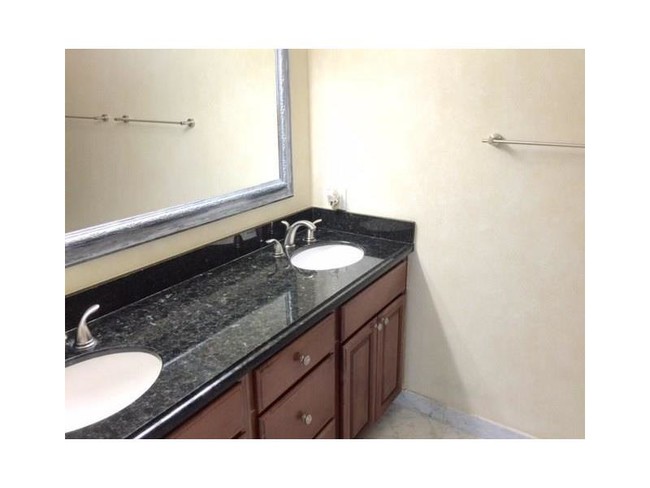 Building Photo - 3410 Galt Ocean Dr