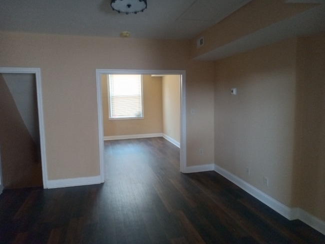 Building Photo - 2727 Mura St