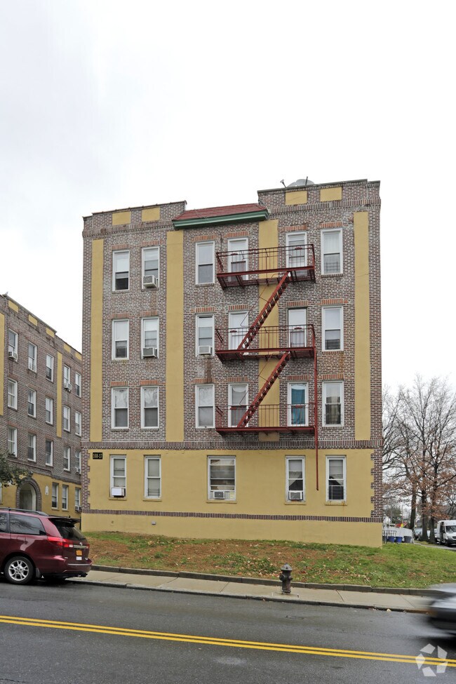 Building Photo - 168-09-17 Crocheron Ave