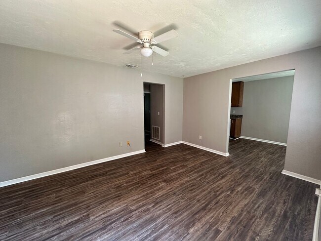 Building Photo - 749 Pointe Ct