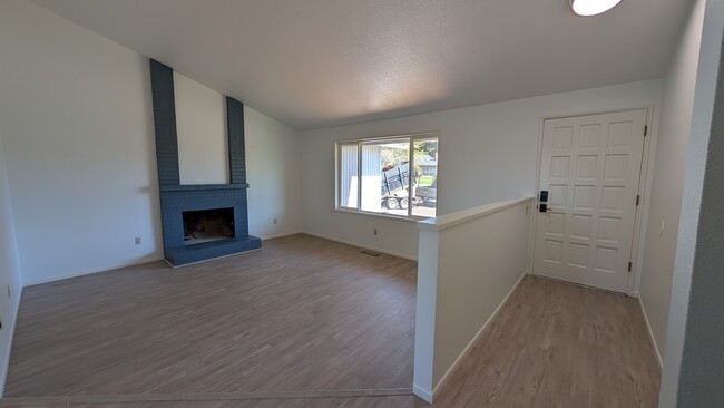 Building Photo - 4625 SW 189th Pl