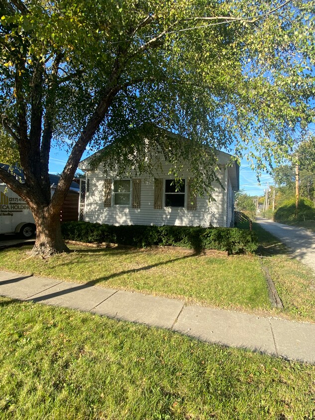 Primary Photo - 1005 N Elm St