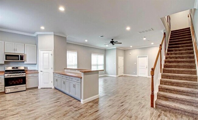 Building Photo - 2132 Bermuda Dunes Dr